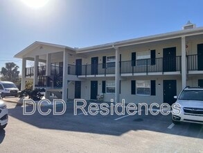 Building Photo - 2101 W Bay Dr