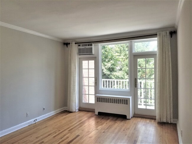 Building Photo - 920 Pelhamdale Ave