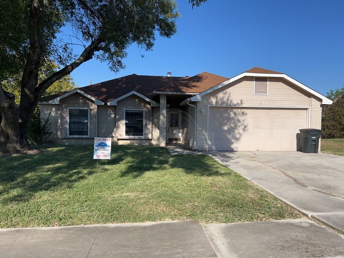 Foto principal - 2001 Meadowbrook Dr