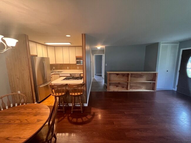 Building Photo - 536 Millshire Dr