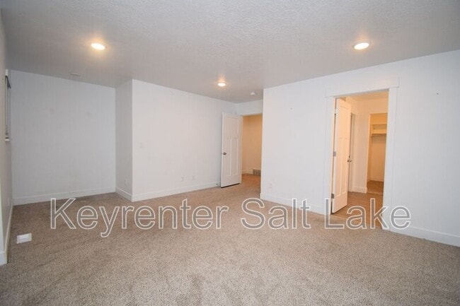 Foto del edificio - 2726 E Iron Bark Alley