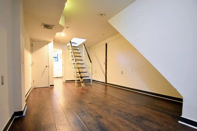 Building Photo - 20-17 Menahan St