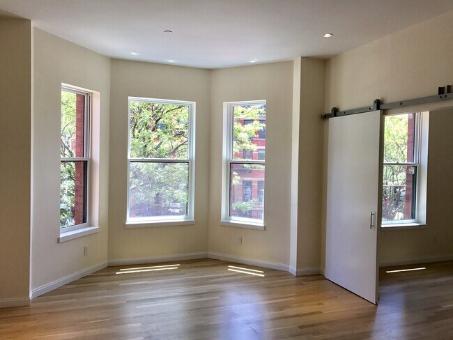 Foto del edificio - 209 Newbury St