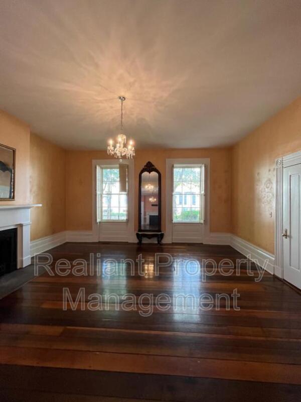 Building Photo - 328 S Upper St