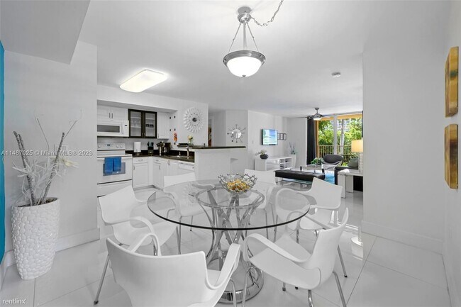 Foto del edificio - 3 br, 2 bath House - 19501 E Country Club ...