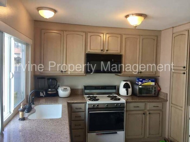 Building Photo - All one level 2 bedroom condo in Woodbridge