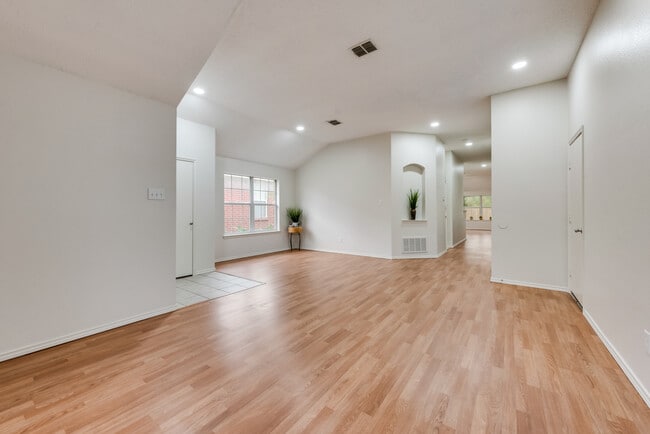 Building Photo - 10813 Fawn Valley Dr