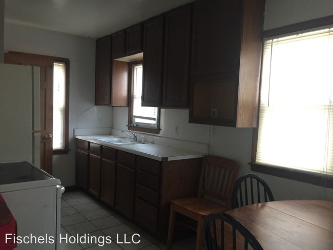 Building Photo - 2 br, 1 bath House - 641 Newton