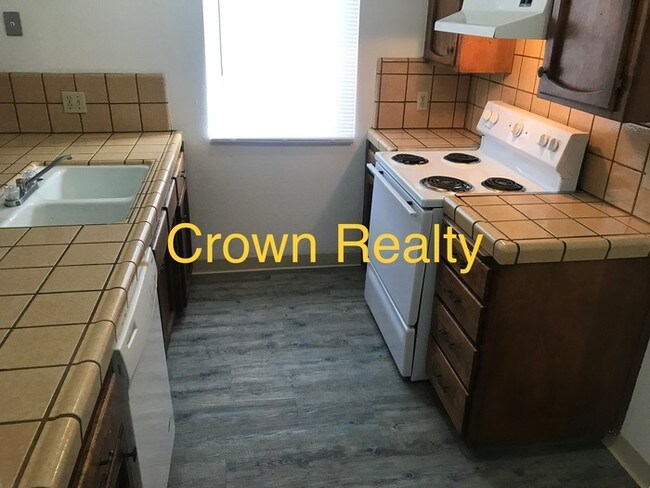 Building Photo - 2/2 Townhome - Loft