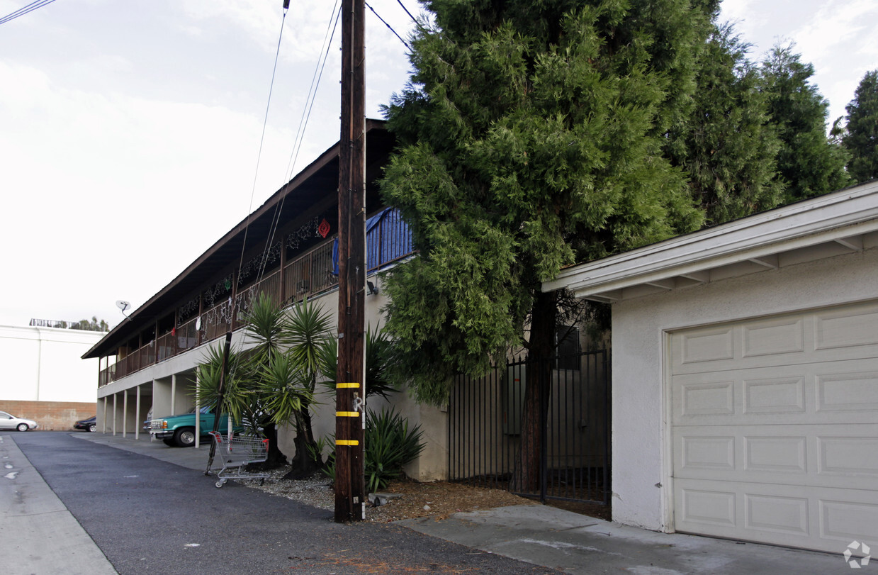 Building Photo - 889 N Laurel Ave