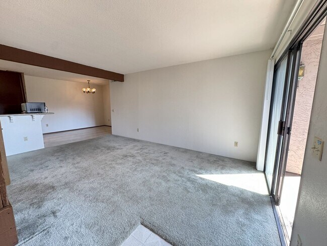 Building Photo - 2 Bedroom 1 Bathroom Condo In Sierra Mesa