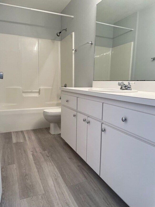 Foto del edificio - Newly UPDATED 3/2 HOME located in the HEAR...