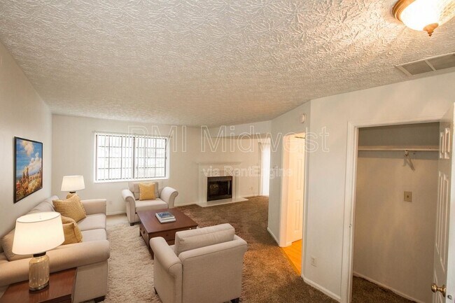 Foto del edificio - 1838 Keystone Lakes Dr