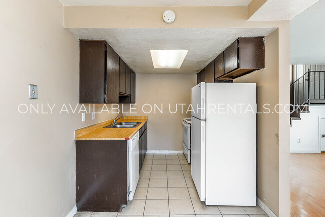 Building Photo - 232 W Foxbridge Dr