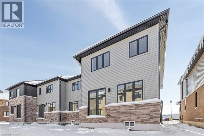 Building Photo - 123 Manuel St