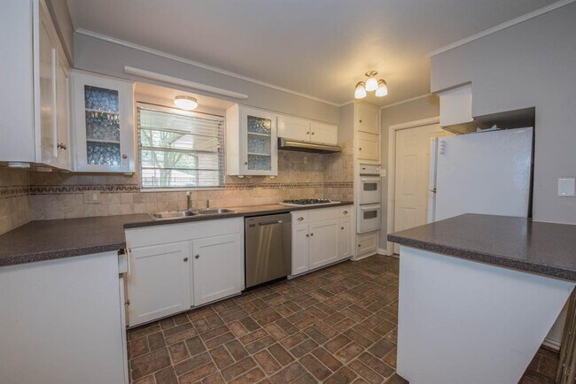 Building Photo - 5318 De Milo Dr