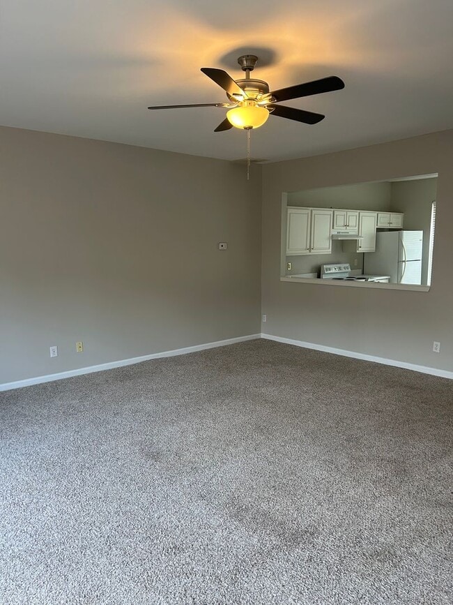 Building Photo - Greenville, 2BD/2.5BA, 1280SF