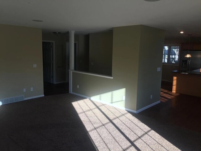 Building Photo - 912 Hawthorne Dr