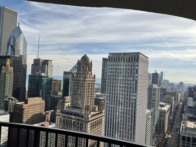 Foto del edificio - 300 N State St