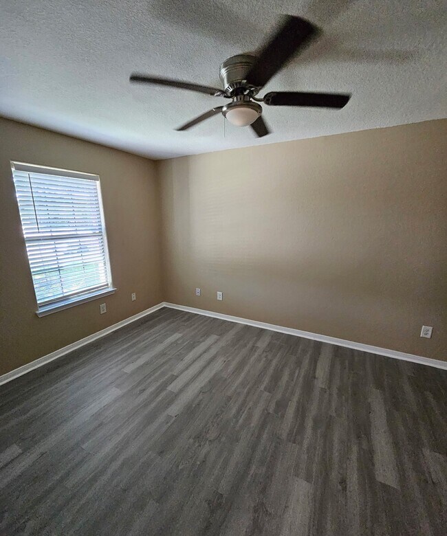 Building Photo - 21362 Slate Crossing Ln