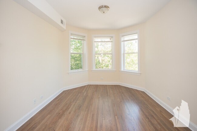 Building Photo - 2814 N Troy St