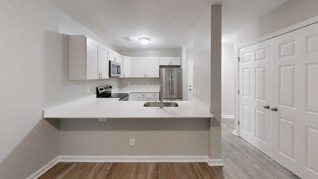 Building Photo - Carolina Oaks