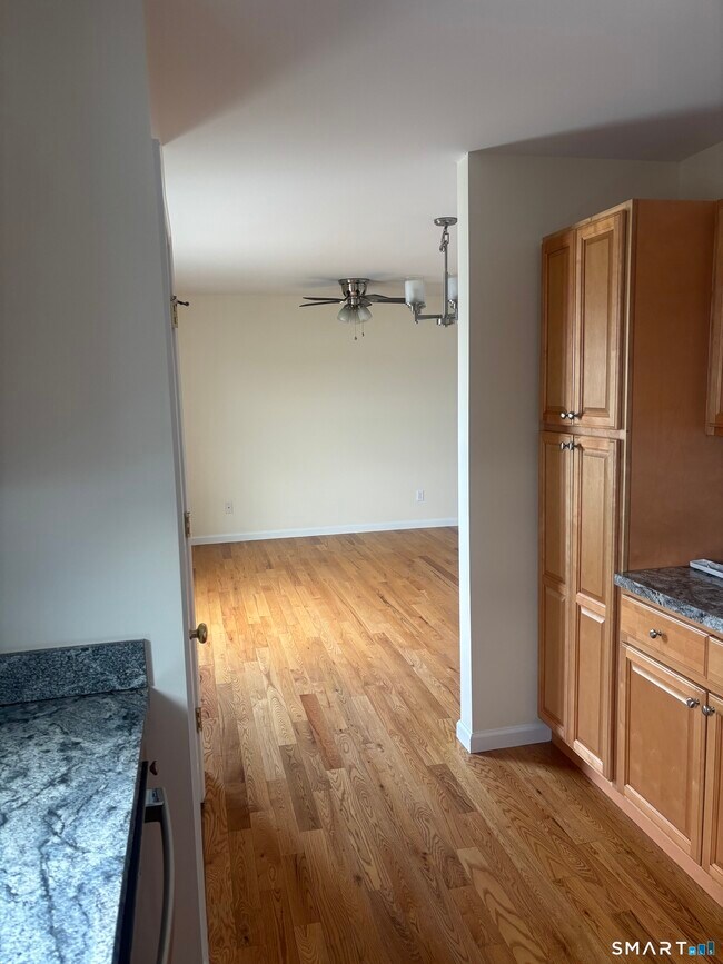 Foto del edificio - 90 Townsend Ave