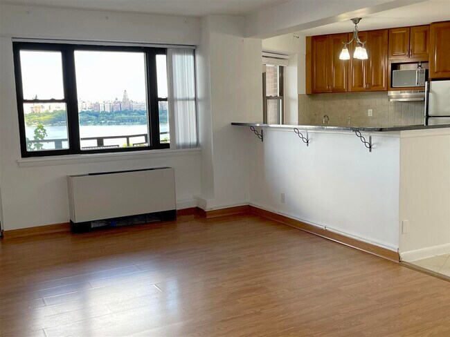 Foto del edificio - 8800 Boulevard E