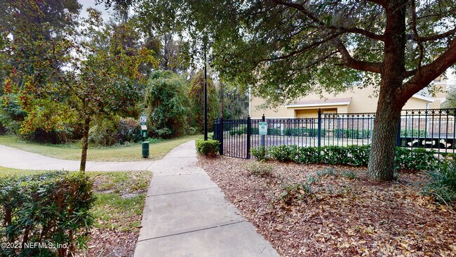 Foto del edificio - 8539 Gate Pkwy W