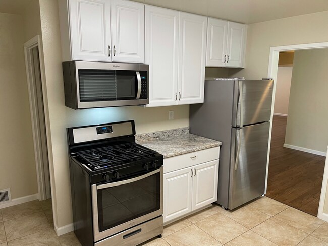 Building Photo - 80 Everett St