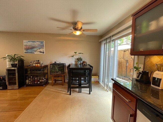 Foto del edificio - Stylish Corner Condo In Prime Location w/ Parking, Private Outdoor Space & W/D