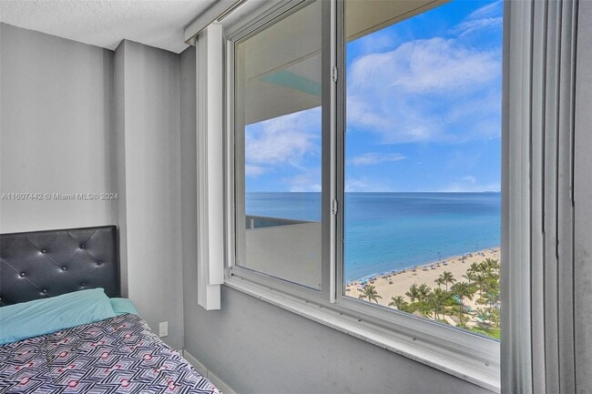 Building Photo - 3725 S Ocean Dr
