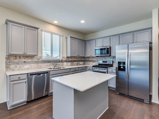 Building Photo - 504 Saturnia Dr