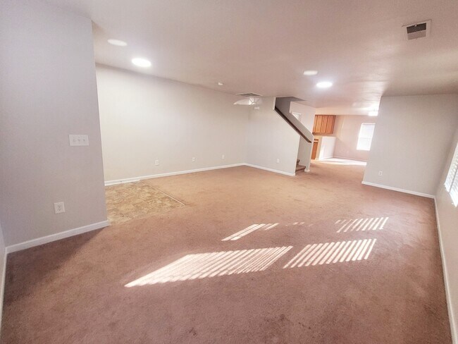 Building Photo - 250 Whitestone Dr NE