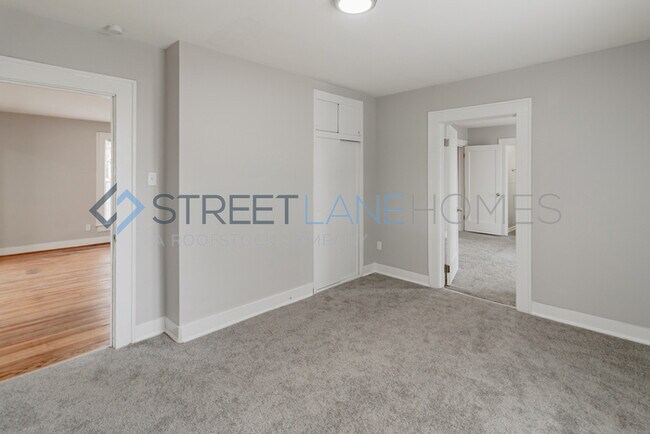 Building Photo - SIGN LEASE BY 2/28 AND GET $250 OFF FIRST ...