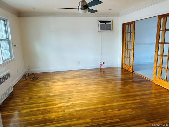 Foto del edificio - 86-07 Little Neck Pkwy