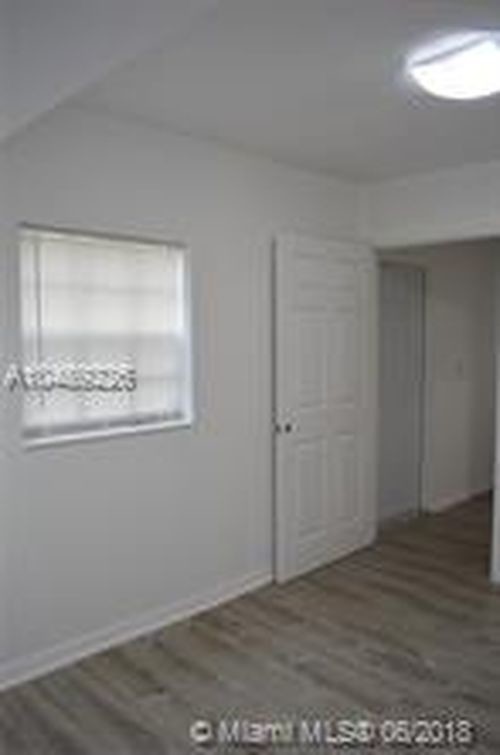 Foto del edificio - 115 SW 38th Ct