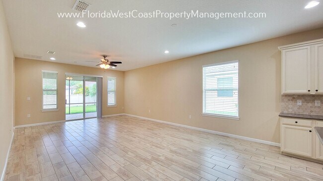 Building Photo - STUNNING 4 BEDROOM/ 3 BATH PLUS DEDICATED ...
