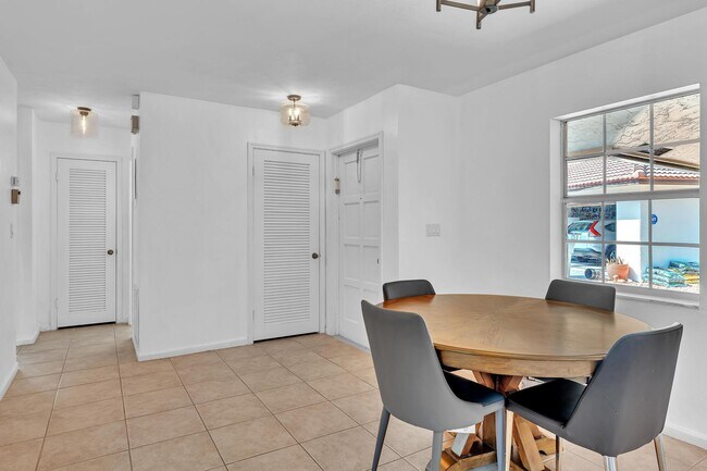 Foto del edificio - 313 NW 42nd St