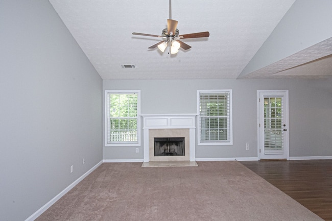 Building Photo - Gorgeous 3 bedroom 2 bath ranch style home...