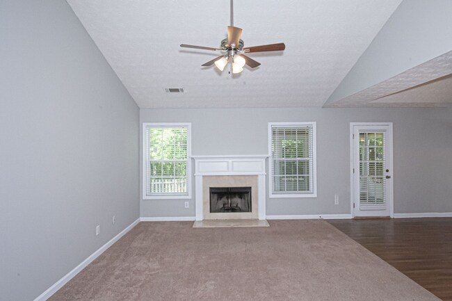 Foto del edificio - Gorgeous 3 bedroom 2 bath ranch style home...