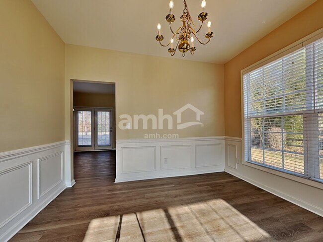 Foto del edificio - 6216 Roseway Ct