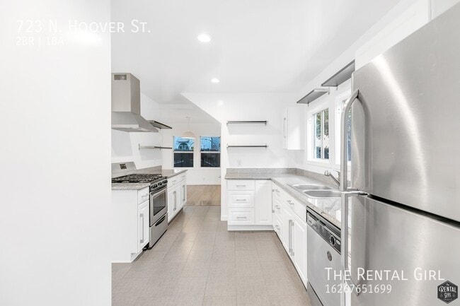 Building Photo - Charming 1920's Duplex | Updated Interior ...