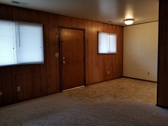 Interior Photo - 326 W Kenwood Dr