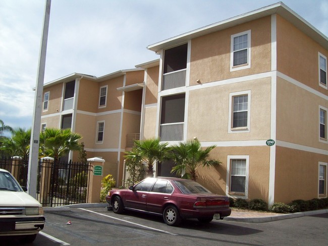 Building Photo - Tampa Palms