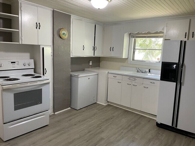 Building Photo - 2 Bed, 1 Bath home located in Troy- $850 M...
