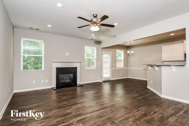Building Photo - 641 Royal Crest Ct