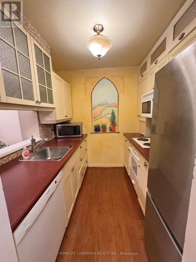 Building Photo - 1055 Bay St.