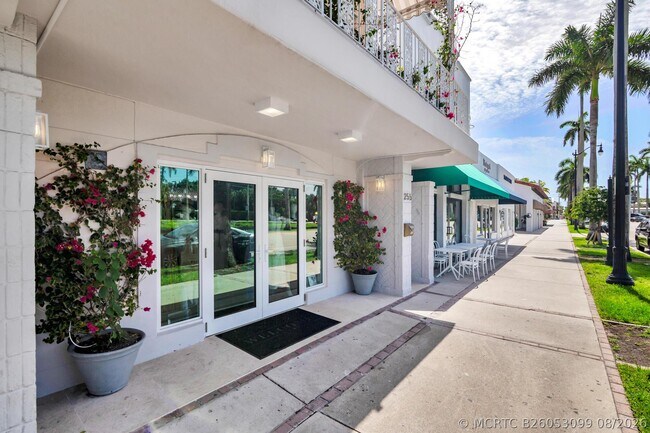 Building Photo - 255 Royal Poinciana Way