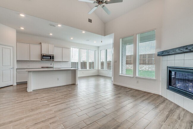 Building Photo - Move in Ready - 4 bedroom 2 bath